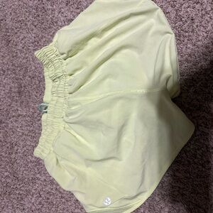 Lululemon highlighter yellow size 0, Hotty hot 2.5 Shorts